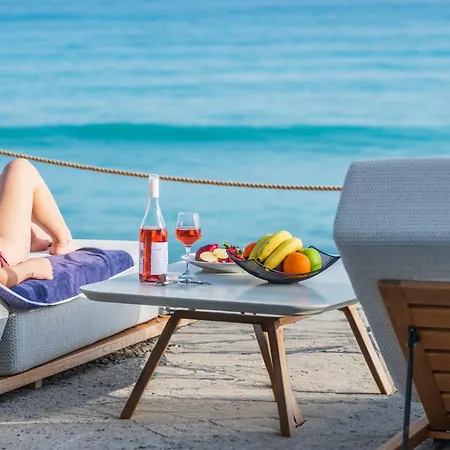 Willa Iconic Prive Beachfront