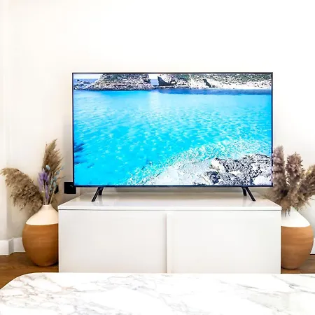 Iconic Prive Beachfront Луксозна вила *