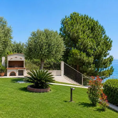 Iconic Prive Beachfront Villa *