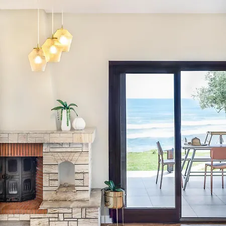 Iconic Prive Beachfront Вилла *