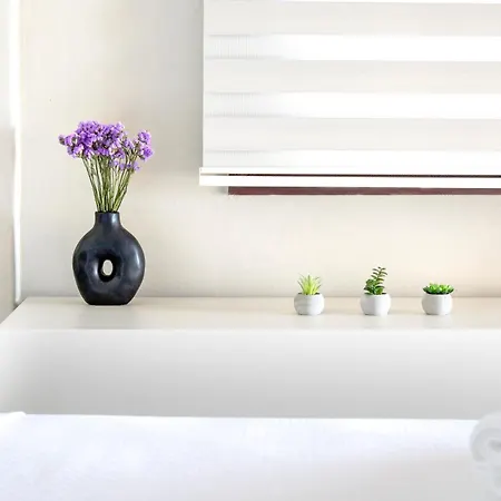 Iconic Prive Beachfront Вилла Мола-Калива