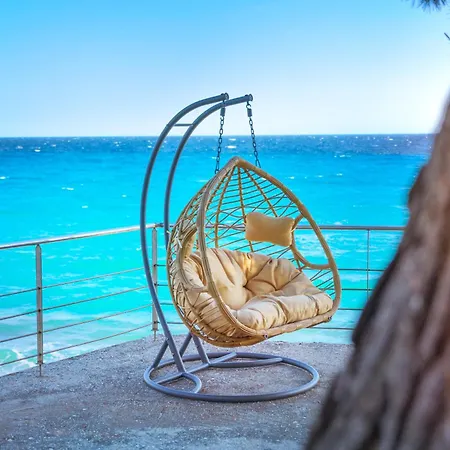 Iconic Prive Beachfront Вилла *