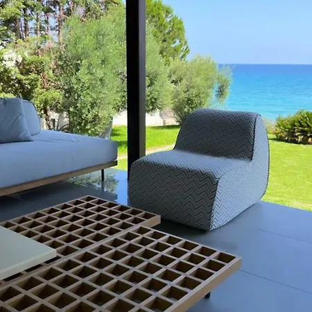 Villa Iconic Prive Beachfront Mola Kalyva