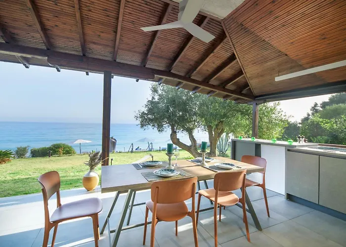 Iconic Prive Beachfront Villa *